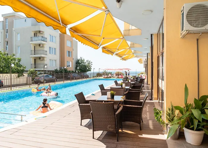 Dolphin Beach-делфин бийч * Равда