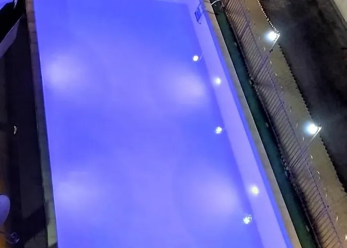 Dolphin Beach-делфин бийч *